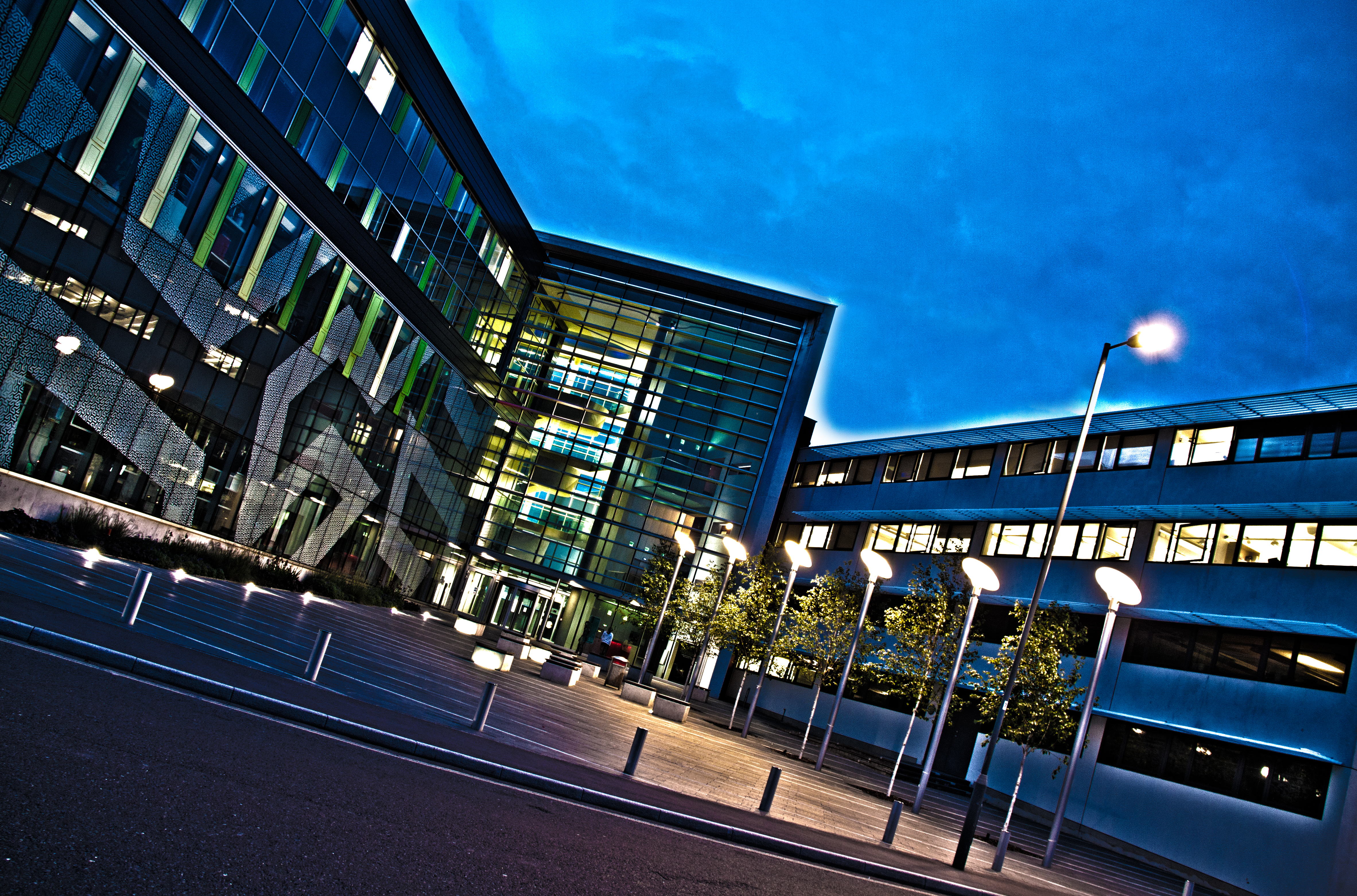 Key Visual: Top-tier Equipment for Top-tier Research FINEPLACER lambda 2, sub-micron bonder, laser bar bonding, flip-chip, accelerometers, proximity sensors, resistors, microcontrollers, LEDs, optoelectronics research