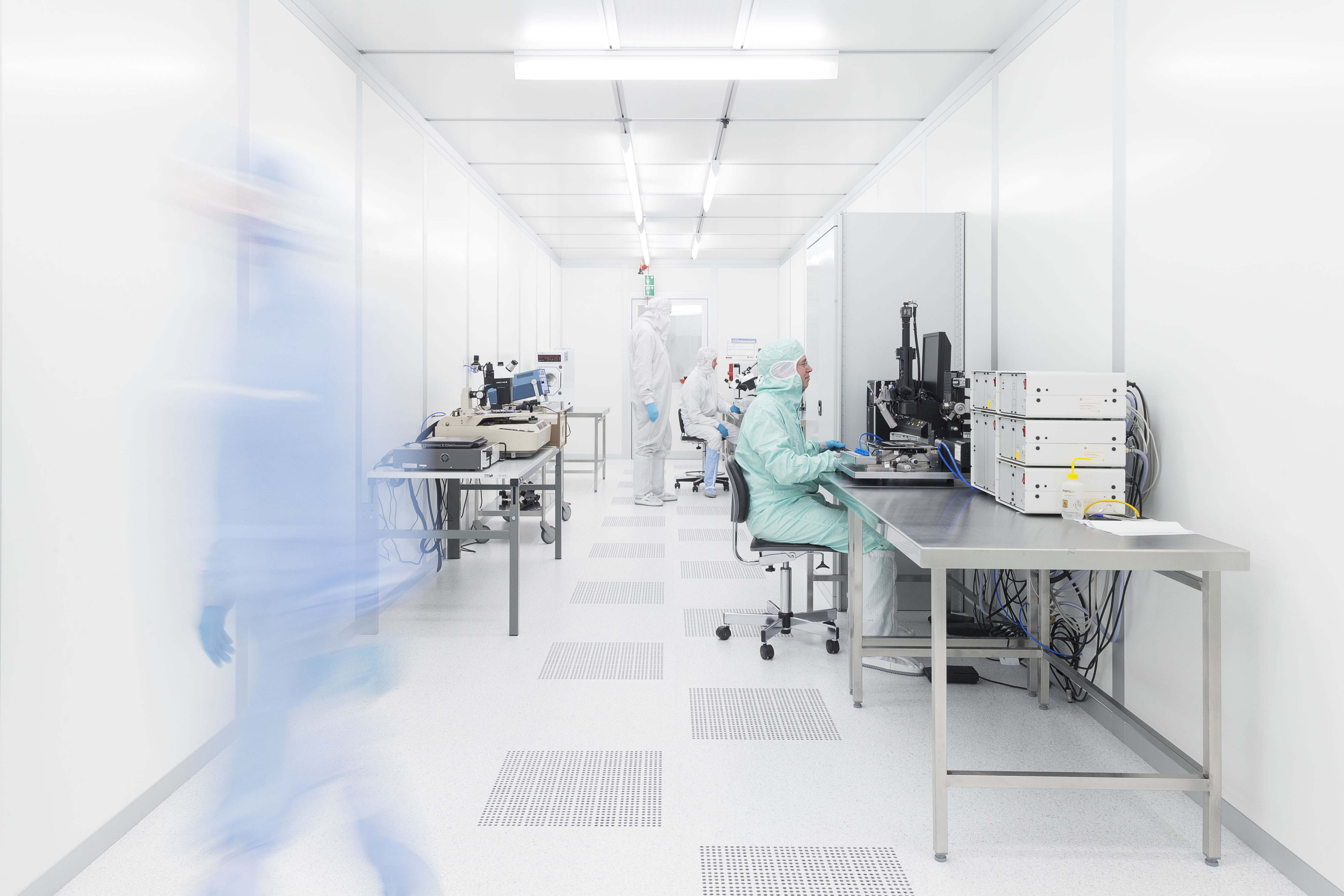 Finetech's die bonder system at the USN cleanroom lab.