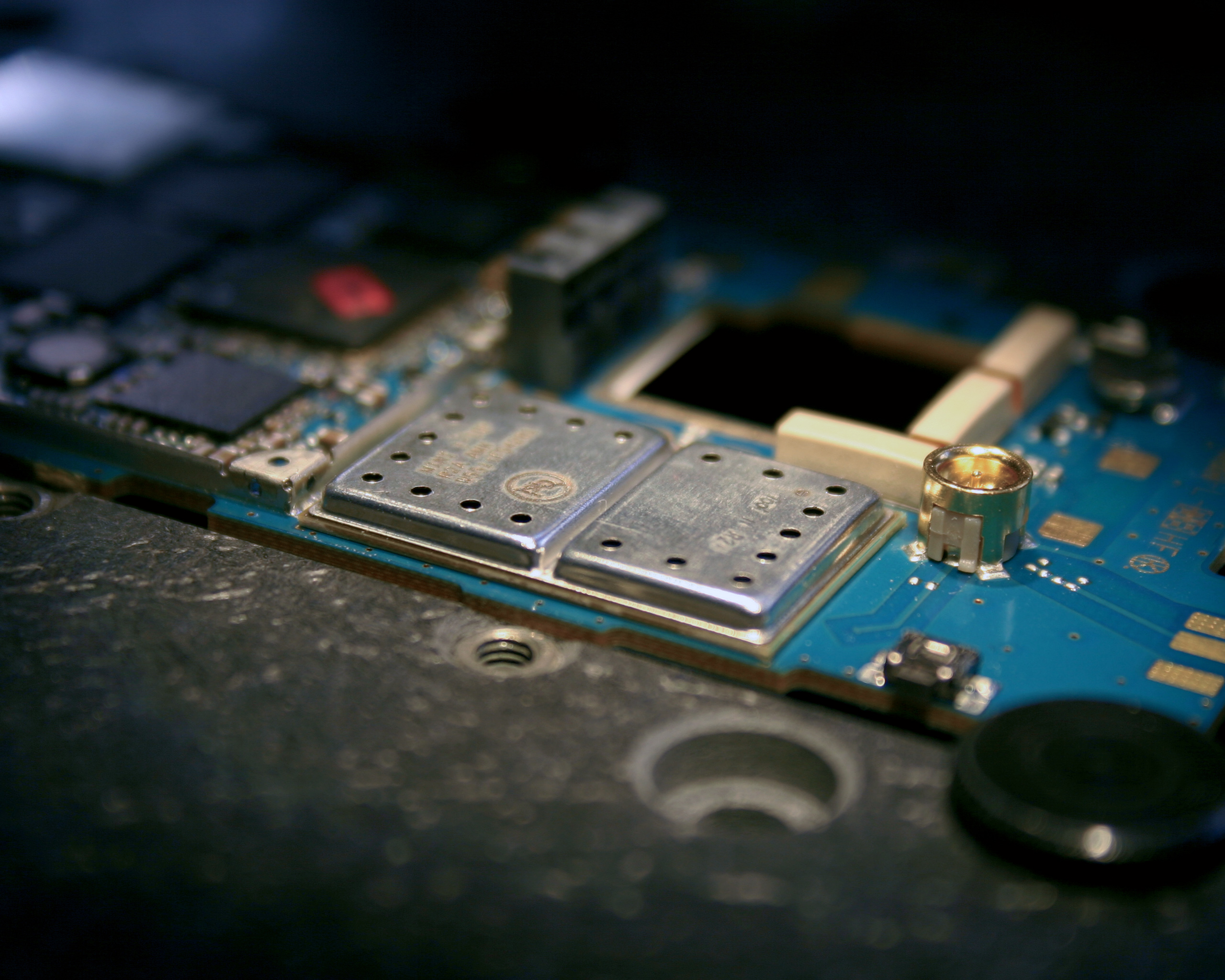 Rework of shielded SMD - mobile phones Rework of shielded SMD